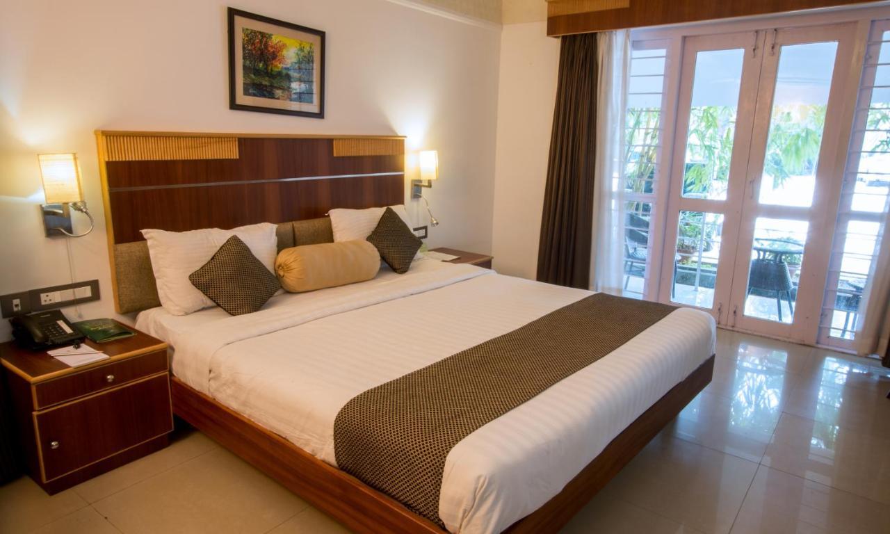 Contour Backwaters Hotel Resort&Convention Centre Rāmankari Exterior foto