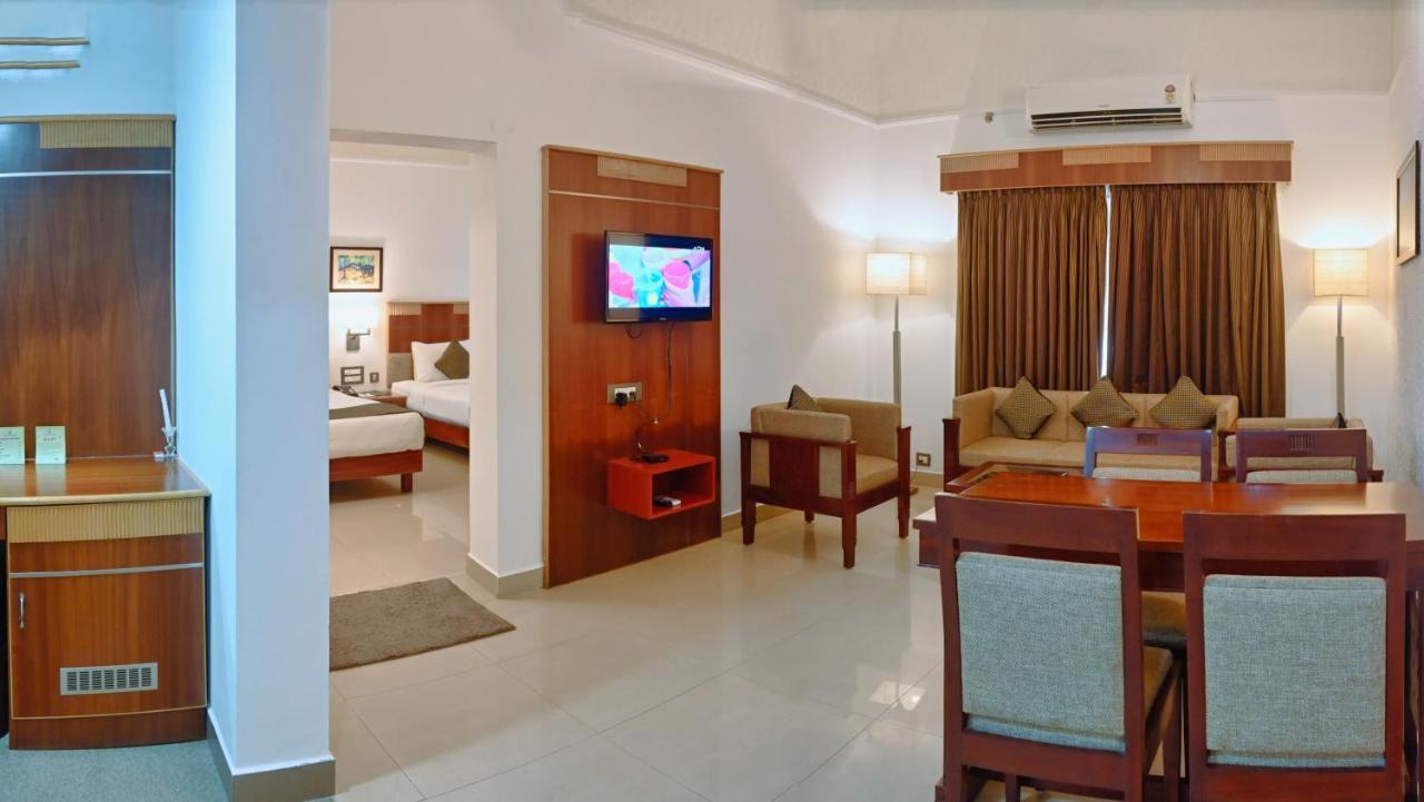 Contour Backwaters Hotel Resort&Convention Centre Rāmankari Exterior foto