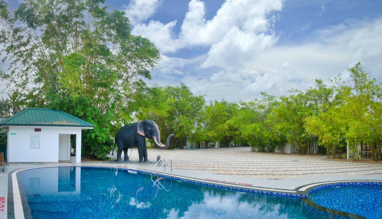 Contour Backwaters Hotel Resort&Convention Centre Rāmankari Exterior foto