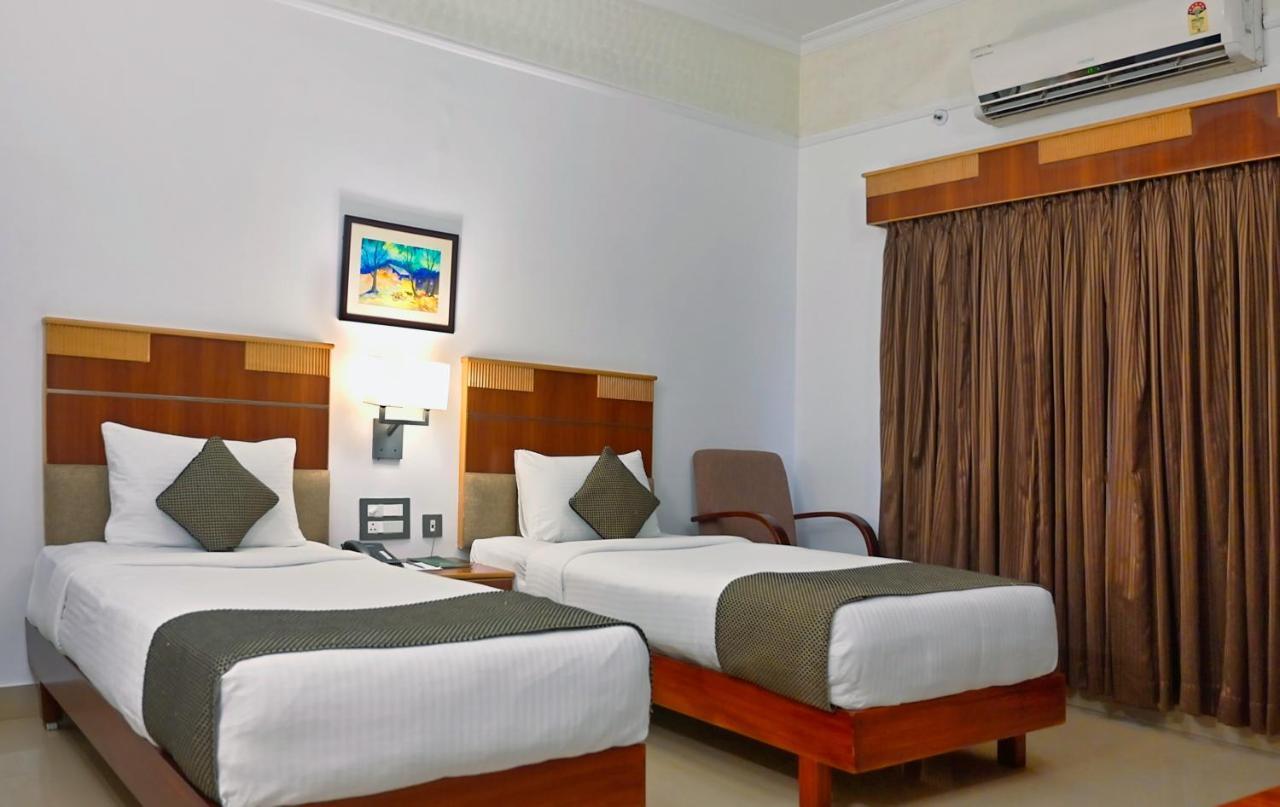 Contour Backwaters Hotel Resort&Convention Centre Rāmankari Exterior foto