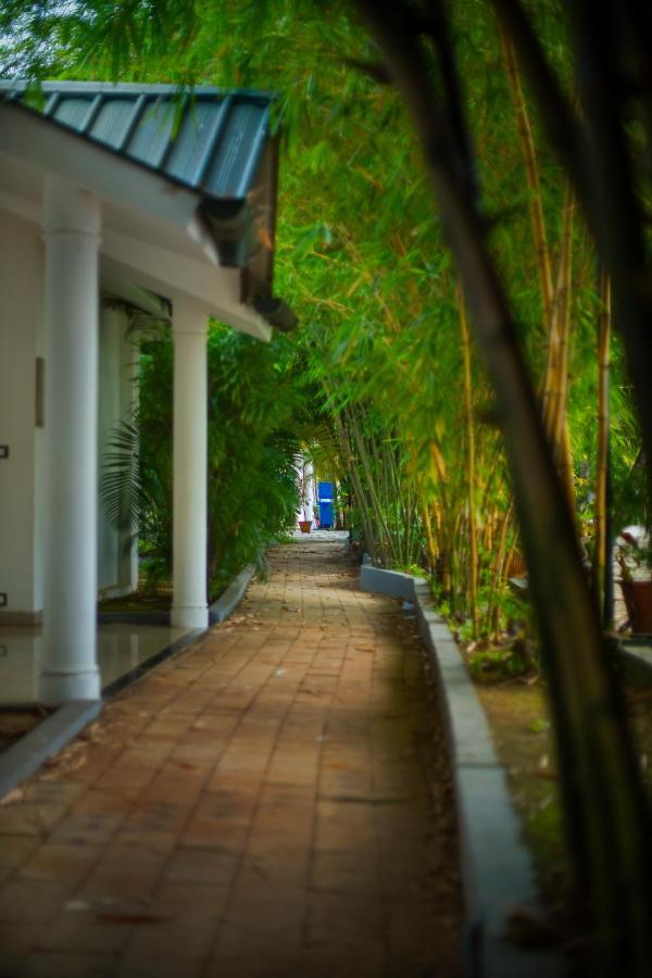 Contour Backwaters Hotel Resort&Convention Centre Rāmankari Exterior foto